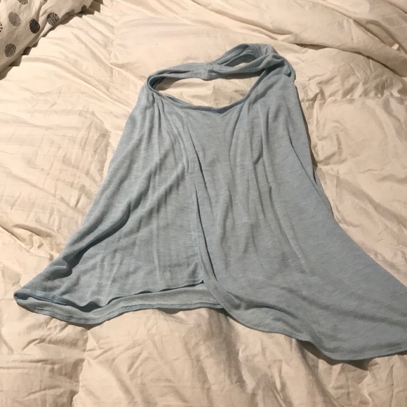 Light blue tulip hem, hi low tank - Picture 2 of 3